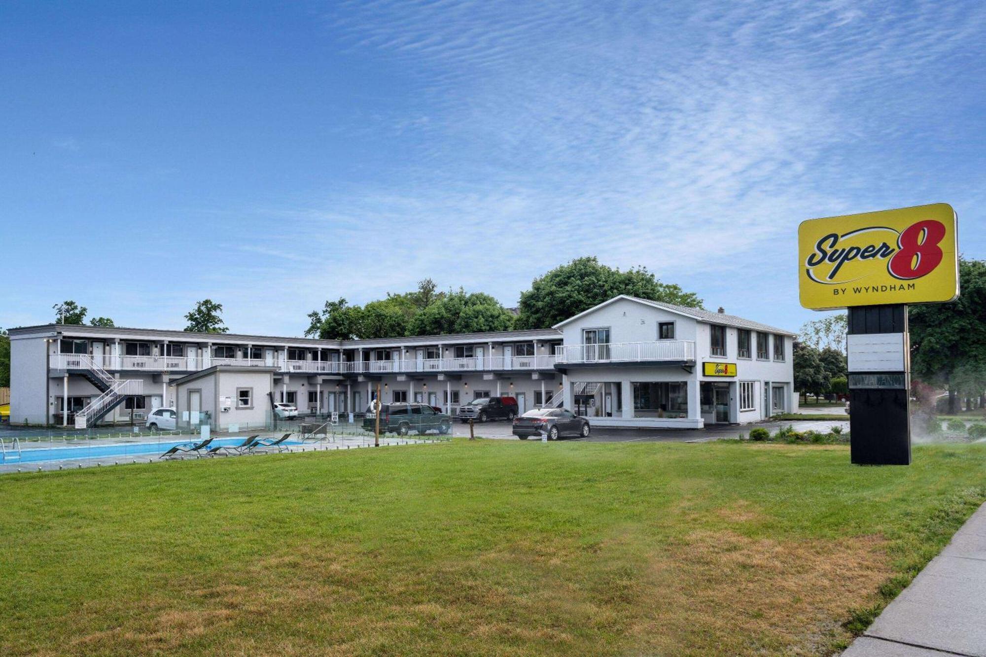 Super 8 By Wyndham Niagara Falls On Exterior foto